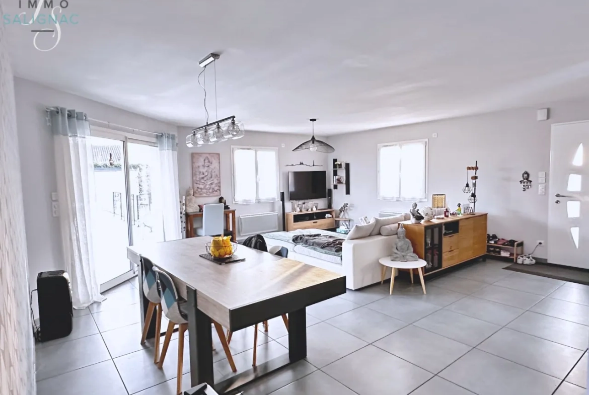 Maison moderne avec piscine chauffée, garage et jardin à Saint-Cyr-sur-Menthon 