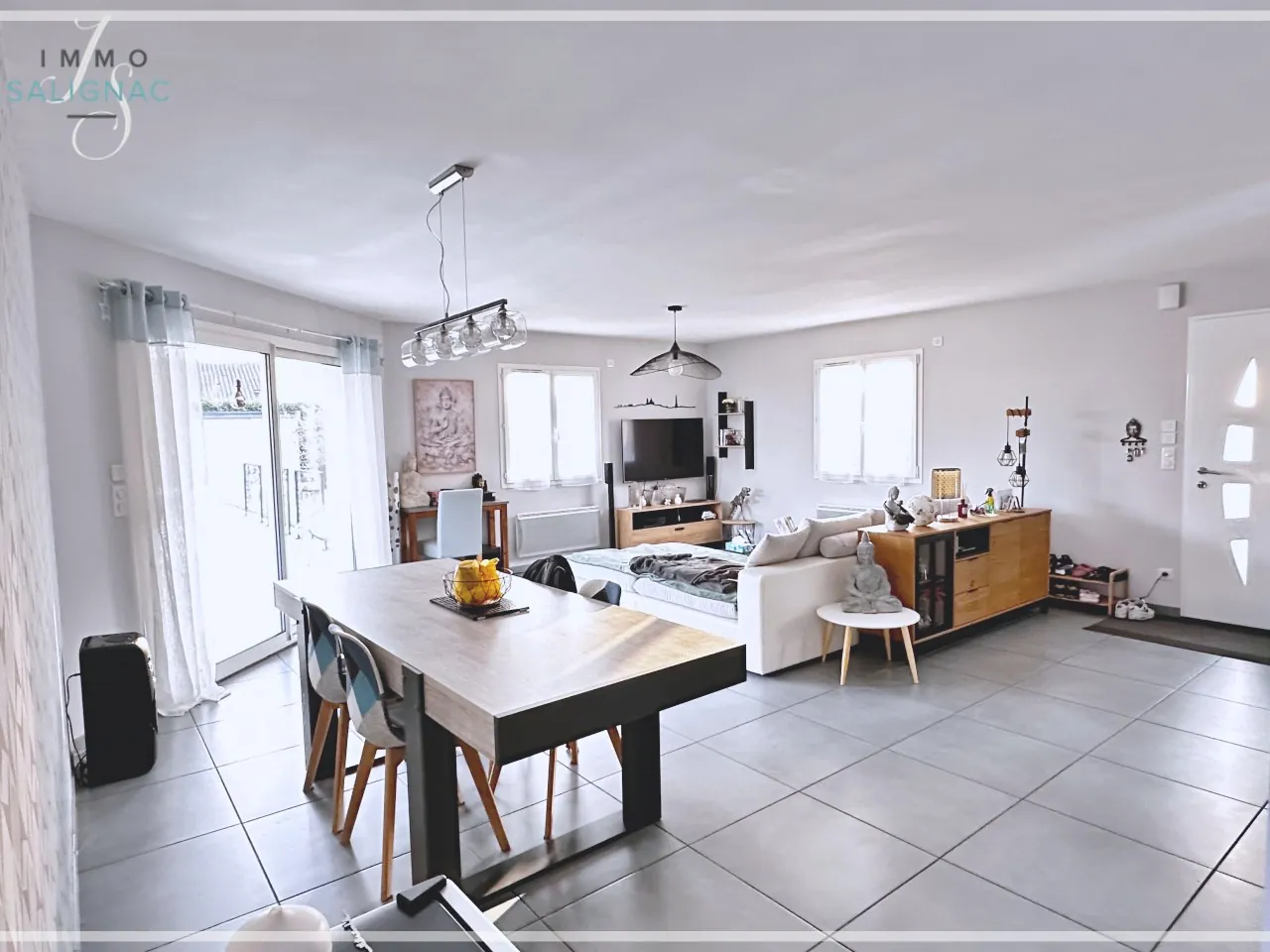 Maison moderne avec piscine chauffée, garage et jardin à Saint-Cyr-sur-Menthon 