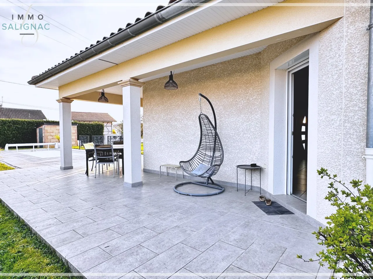 Maison moderne avec piscine chauffée, garage et jardin à Saint-Cyr-sur-Menthon 