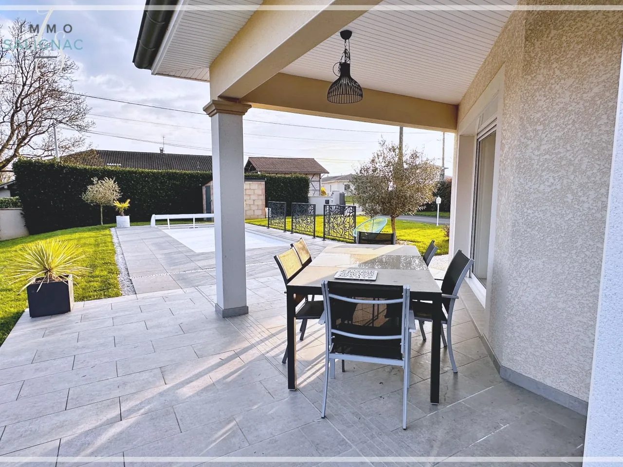 Maison moderne avec piscine chauffée, garage et jardin à Saint-Cyr-sur-Menthon 