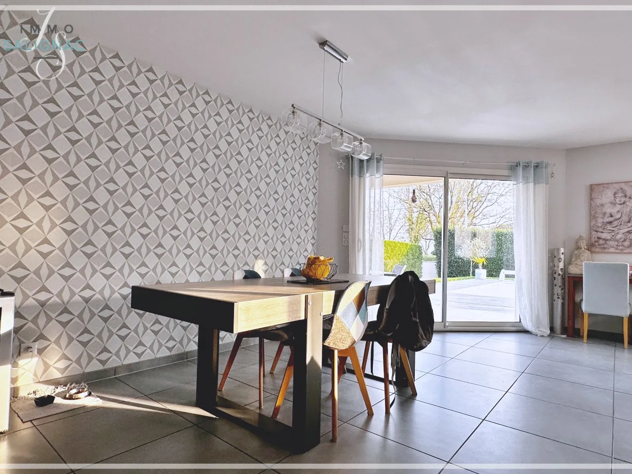 Maison moderne avec piscine chauffée, garage et jardin à Saint-Cyr-sur-Menthon 
