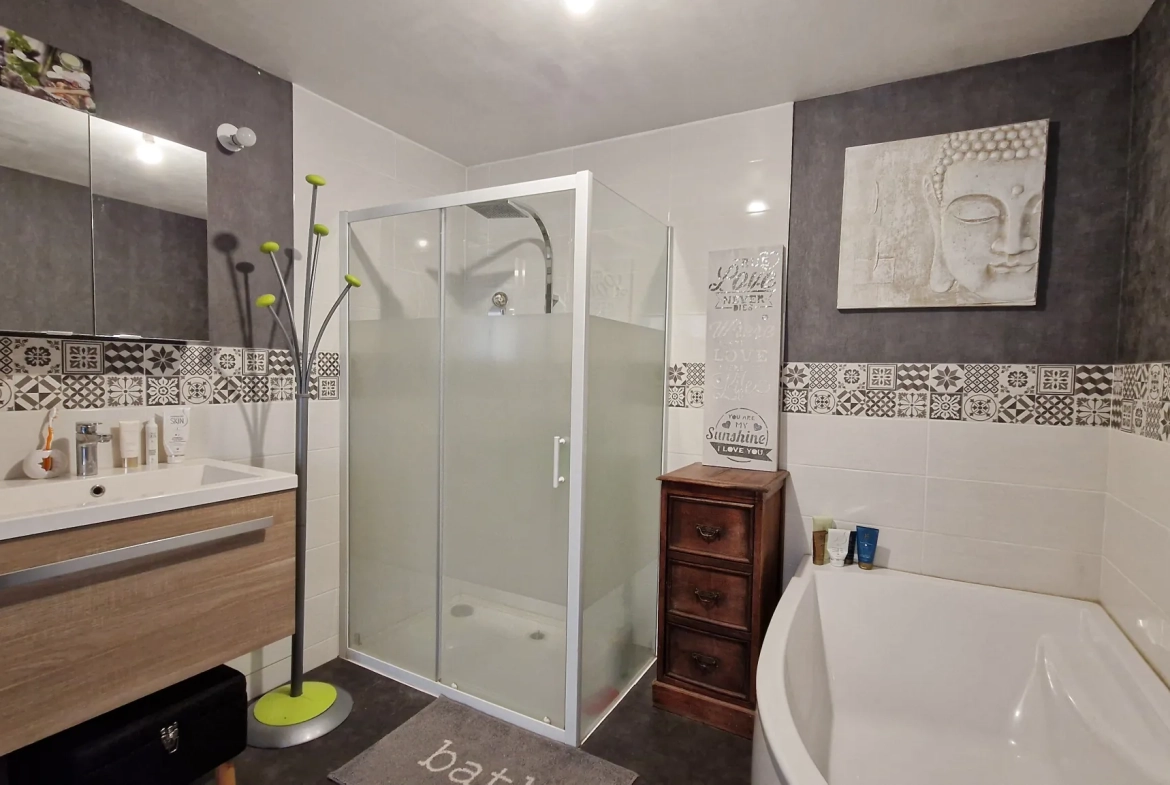 Belle maison rénovée de 200 m² au cœur de Bazas, proche commodités 