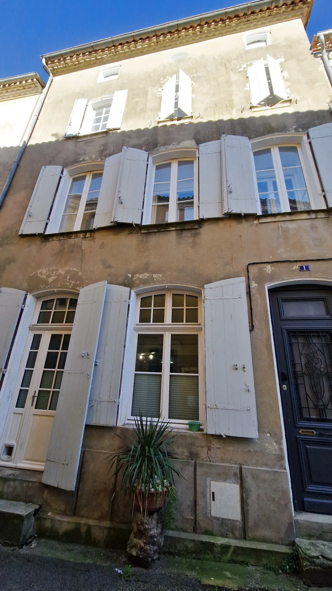 Belle maison rénovée de 200 m² au cœur de Bazas, proche commodités 