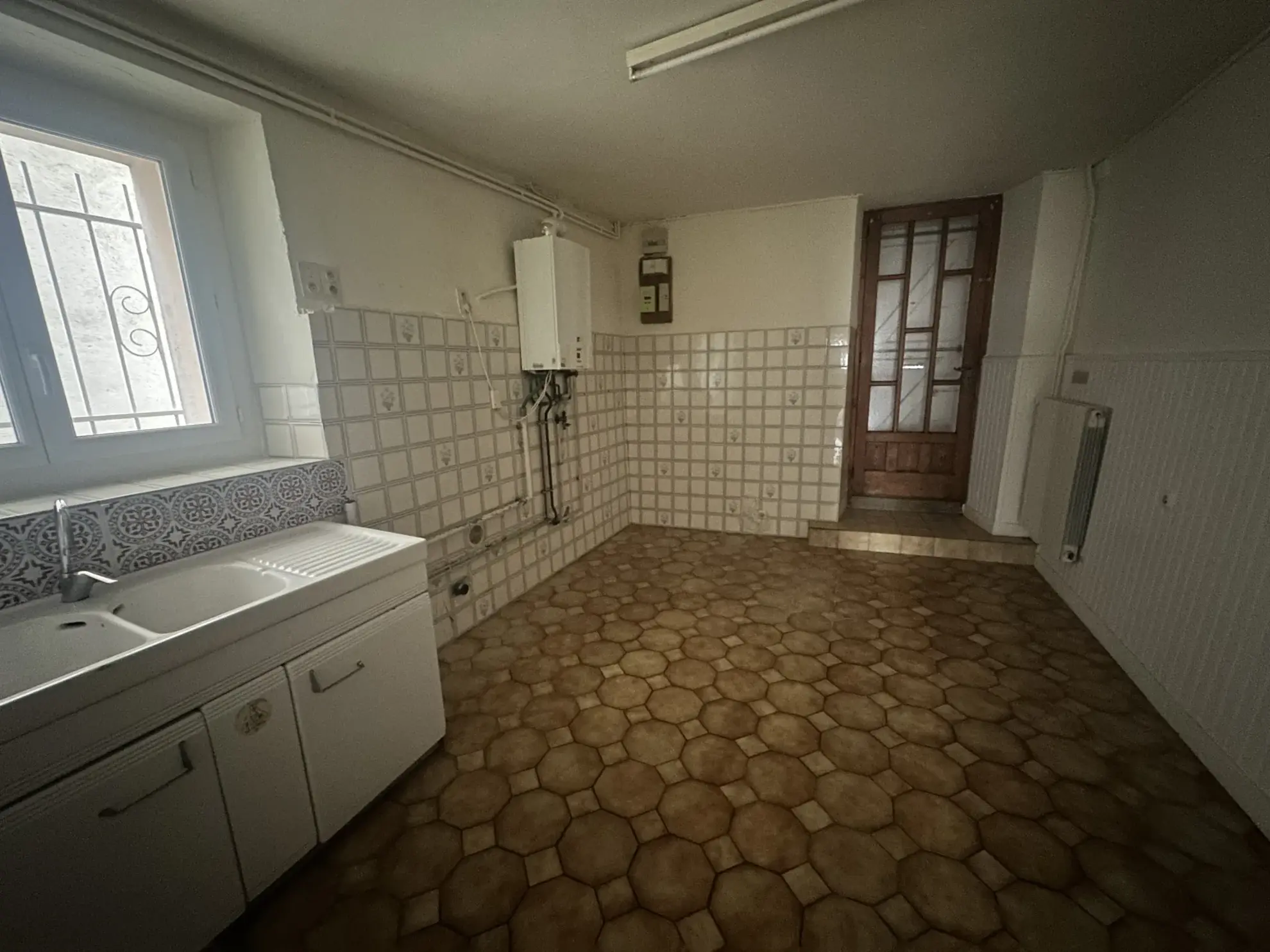 Maison de village à rafraîchir à Conques-sur-Orbiel avec 4 chambres 