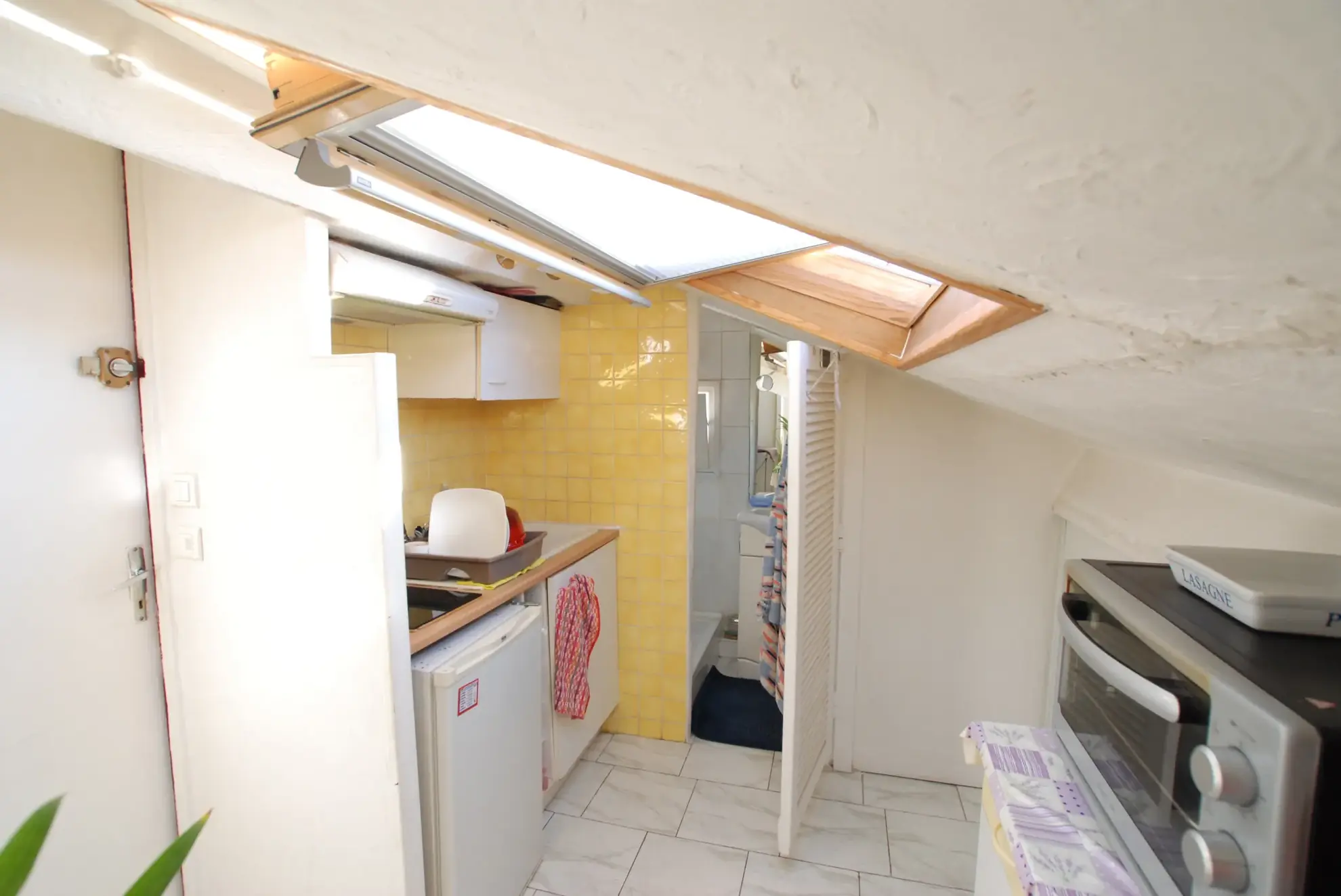 Studio à Nice République avec cave, lumineux et calme, dernier étage, proche tramway 