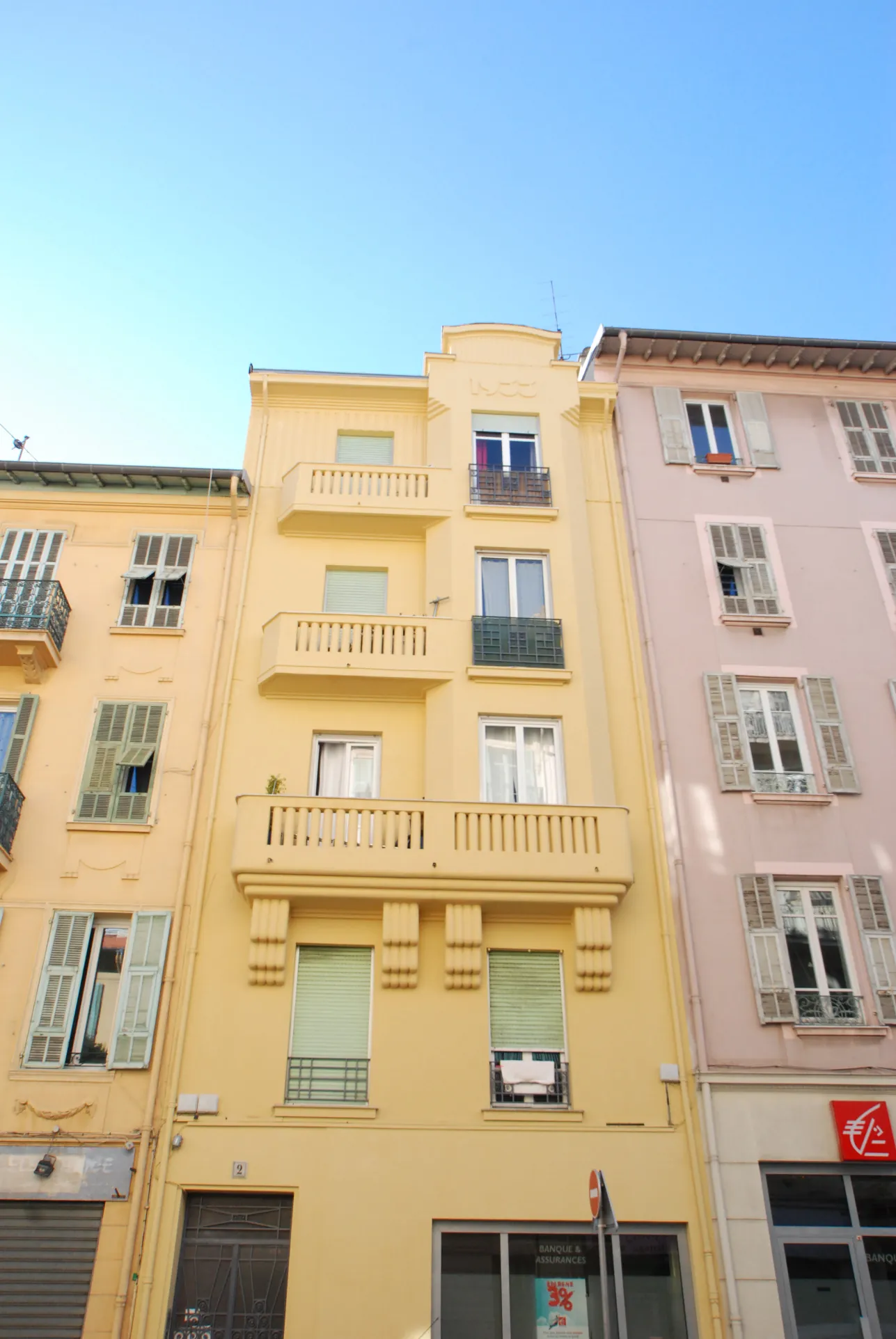 Studio à Nice République avec cave, lumineux et calme, dernier étage, proche tramway 