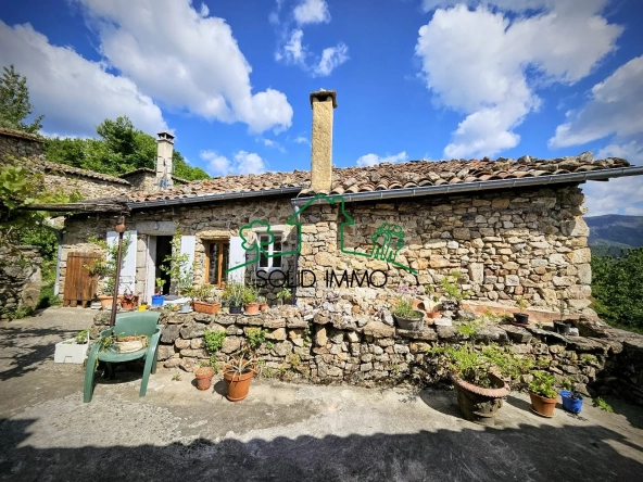 Charmante maison en pierre de 122 m² avec vue magnifique à Beaumont