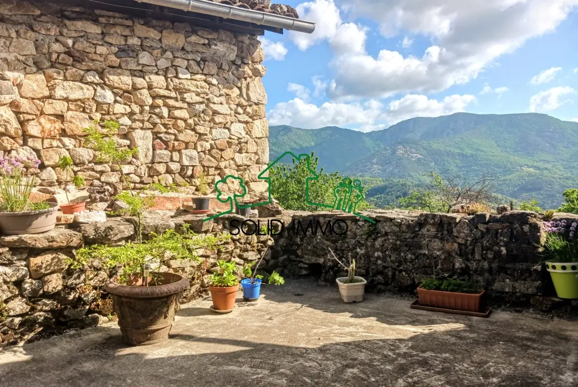 Charmante maison en pierre de 122 m² avec vue magnifique à Beaumont 