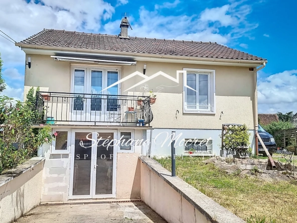 Maison de ville rénovée à Egreville avec grand terrain de 1300 m²