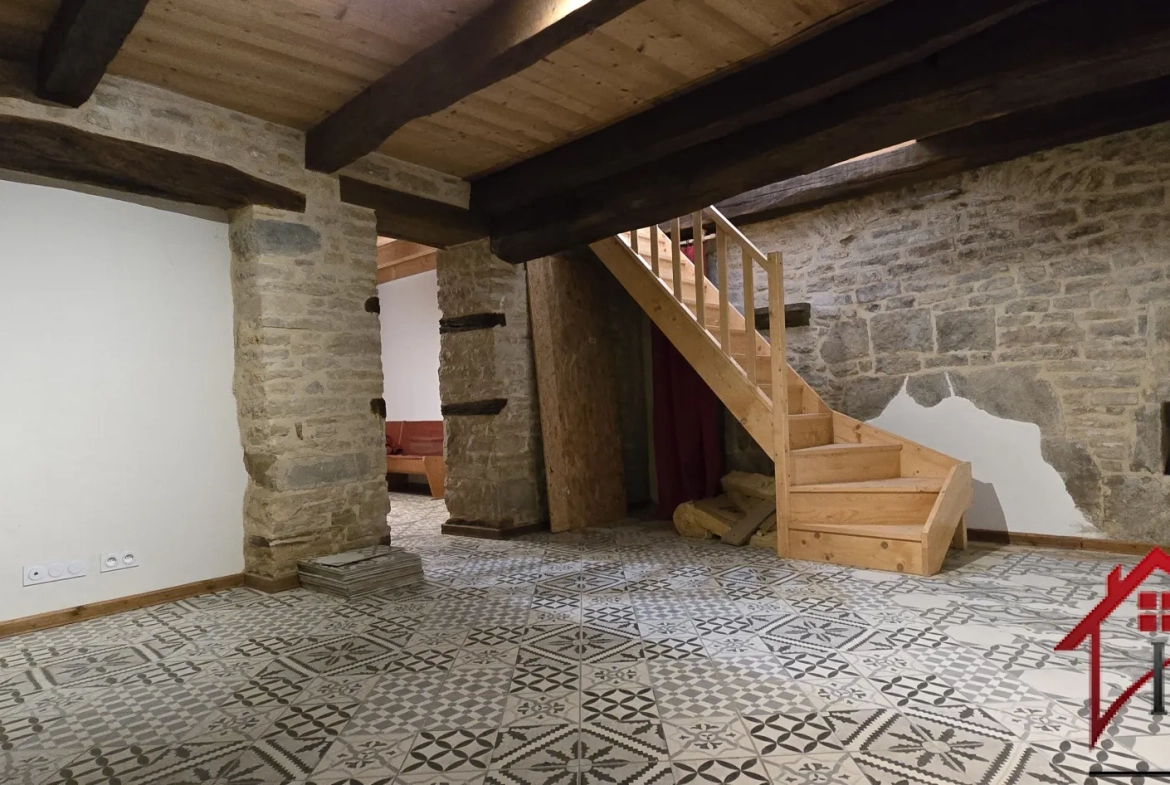 Maison de village rénovée de 191 m² à Servin avec garage et dépendances 