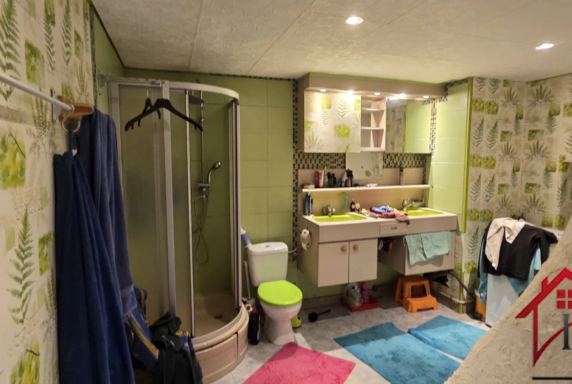 Maison de village rénovée de 191 m² à Servin avec garage et dépendances 