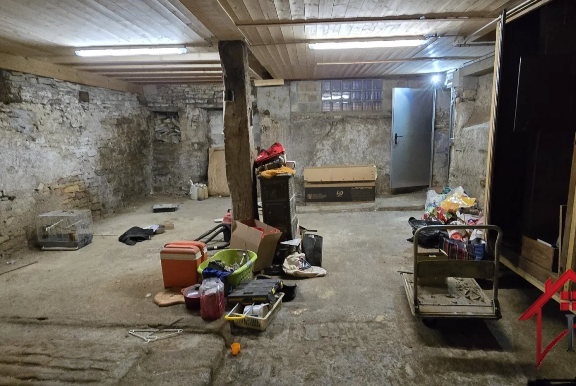 Maison de village rénovée de 191 m² à Servin avec garage et dépendances 