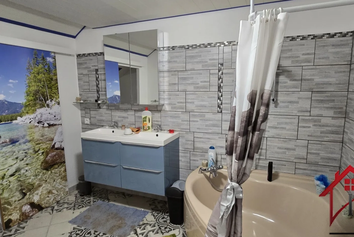 Maison de village rénovée de 191 m² à Servin avec garage et dépendances 