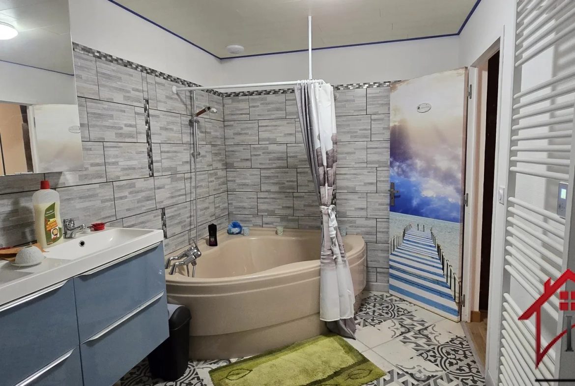 Maison de village rénovée de 191 m² à Servin avec garage et dépendances 