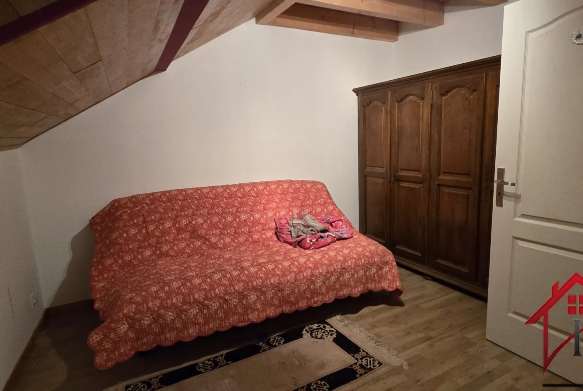 Maison de village rénovée de 191 m² à Servin avec garage et dépendances 