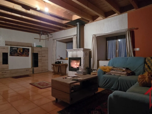 Maison de village rénovée de 191 m² à Servin avec garage et dépendances