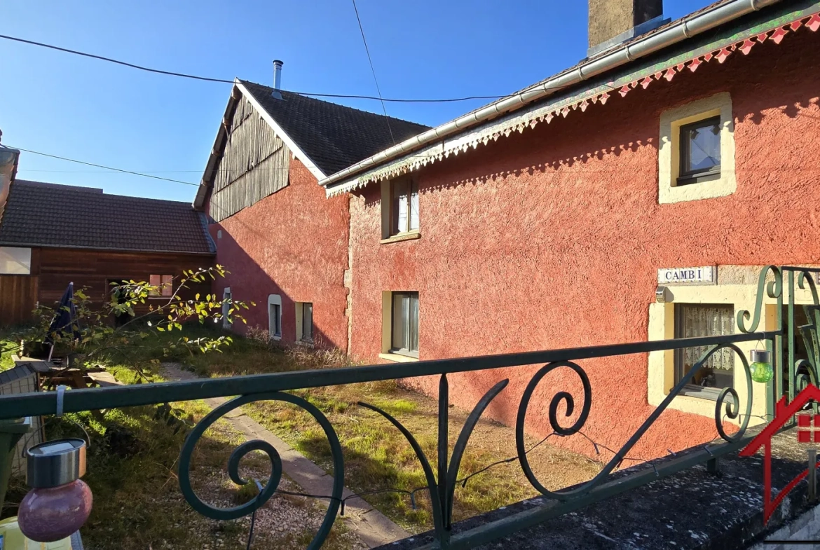 Maison de village rénovée de 191 m² à Servin avec garage et dépendances 