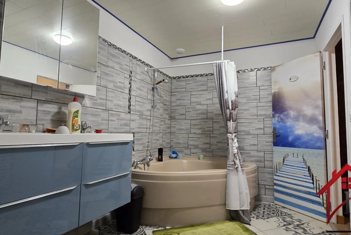 Maison de village rénovée de 191 m² à Servin avec garage et dépendances 