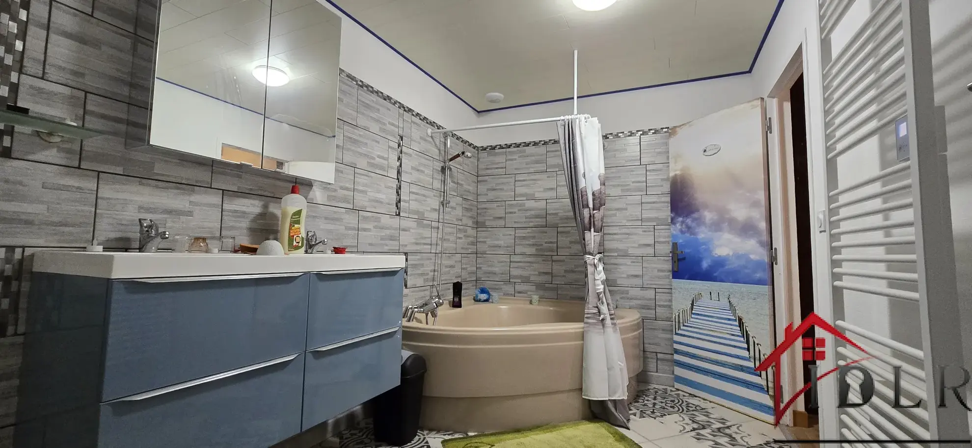 Maison de village rénovée de 191 m² à Servin avec garage et dépendances 