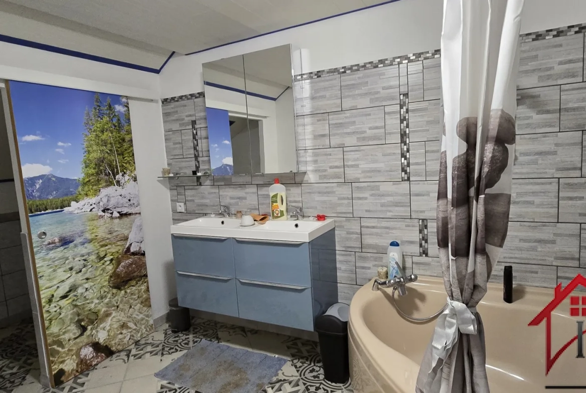 Maison de village rénovée de 191 m² à Servin avec garage et dépendances 