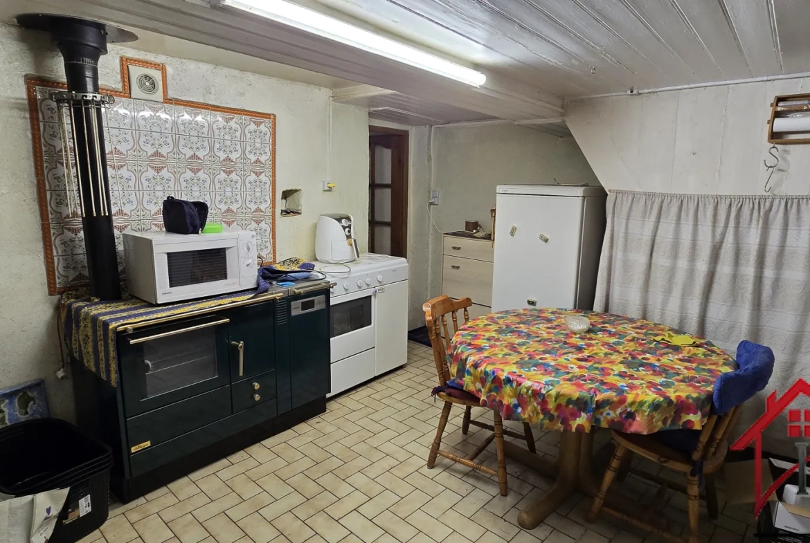 Maison de village rénovée de 191 m² à Servin avec garage et dépendances 