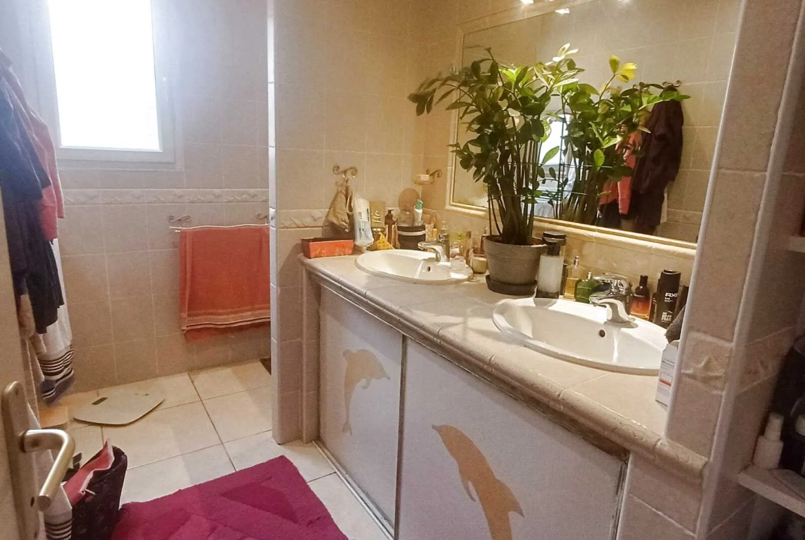 À vendre maison 4 faces en plain-pied à Tuchan avec piscine et terrasses 