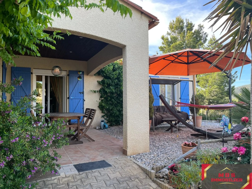 À vendre maison 4 faces en plain-pied à Tuchan avec piscine et terrasses