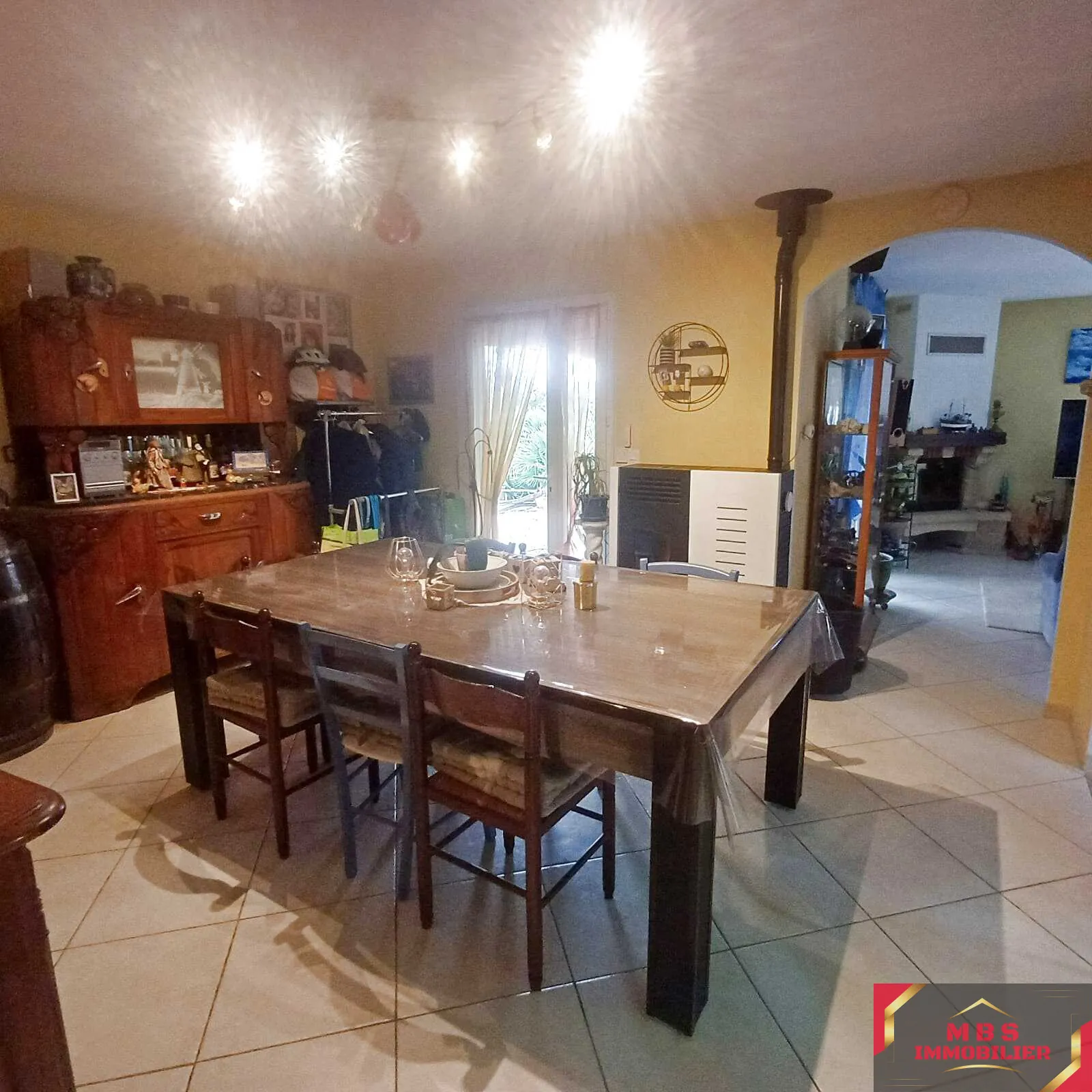 À vendre maison 4 faces en plain-pied à Tuchan avec piscine et terrasses 