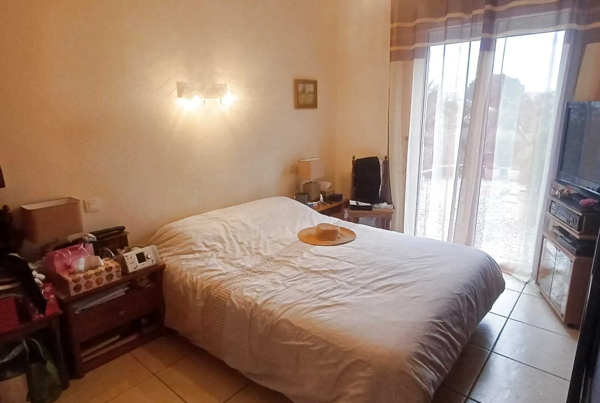 À vendre maison 4 faces en plain-pied à Tuchan avec piscine et terrasses 
