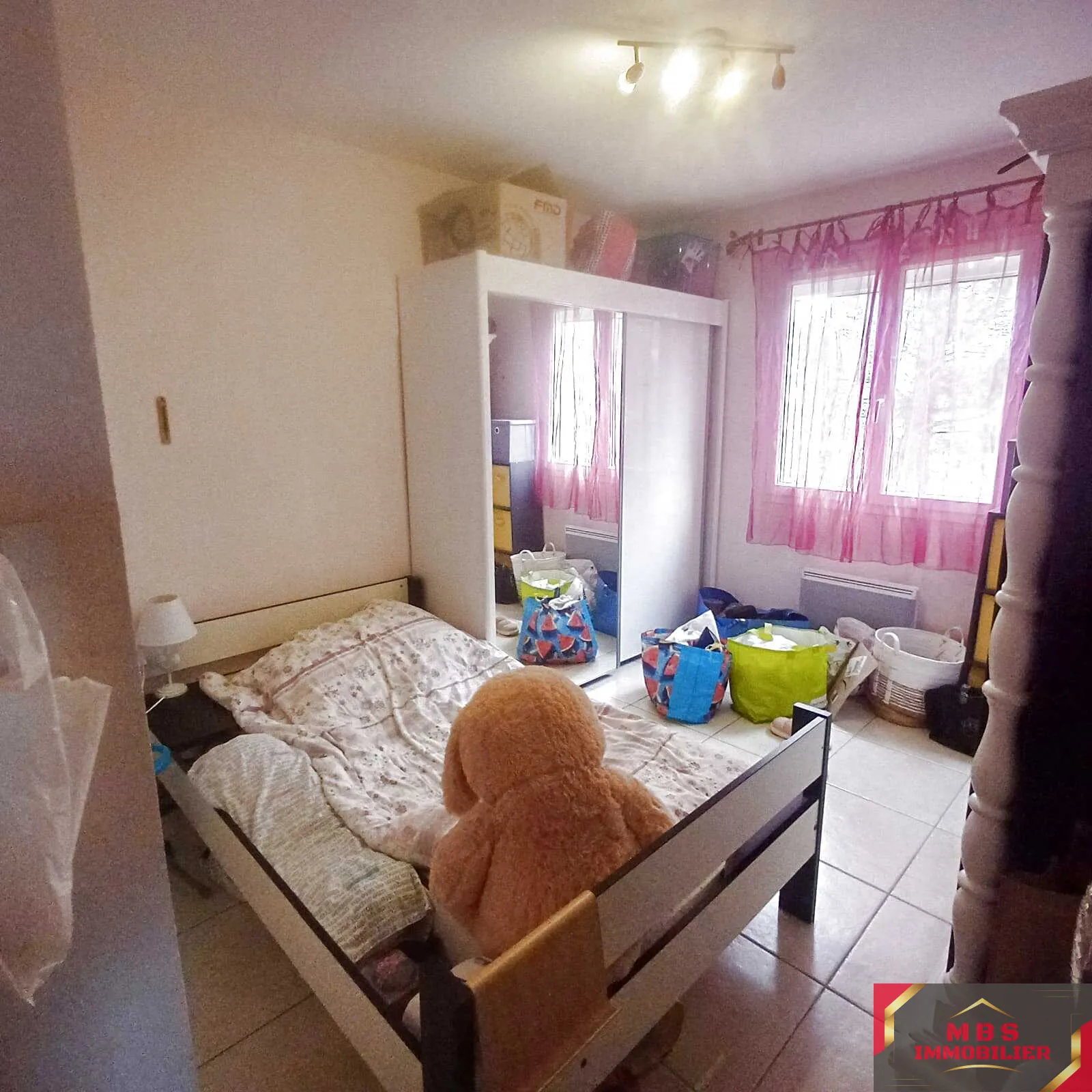 À vendre maison 4 faces en plain-pied à Tuchan avec piscine et terrasses 