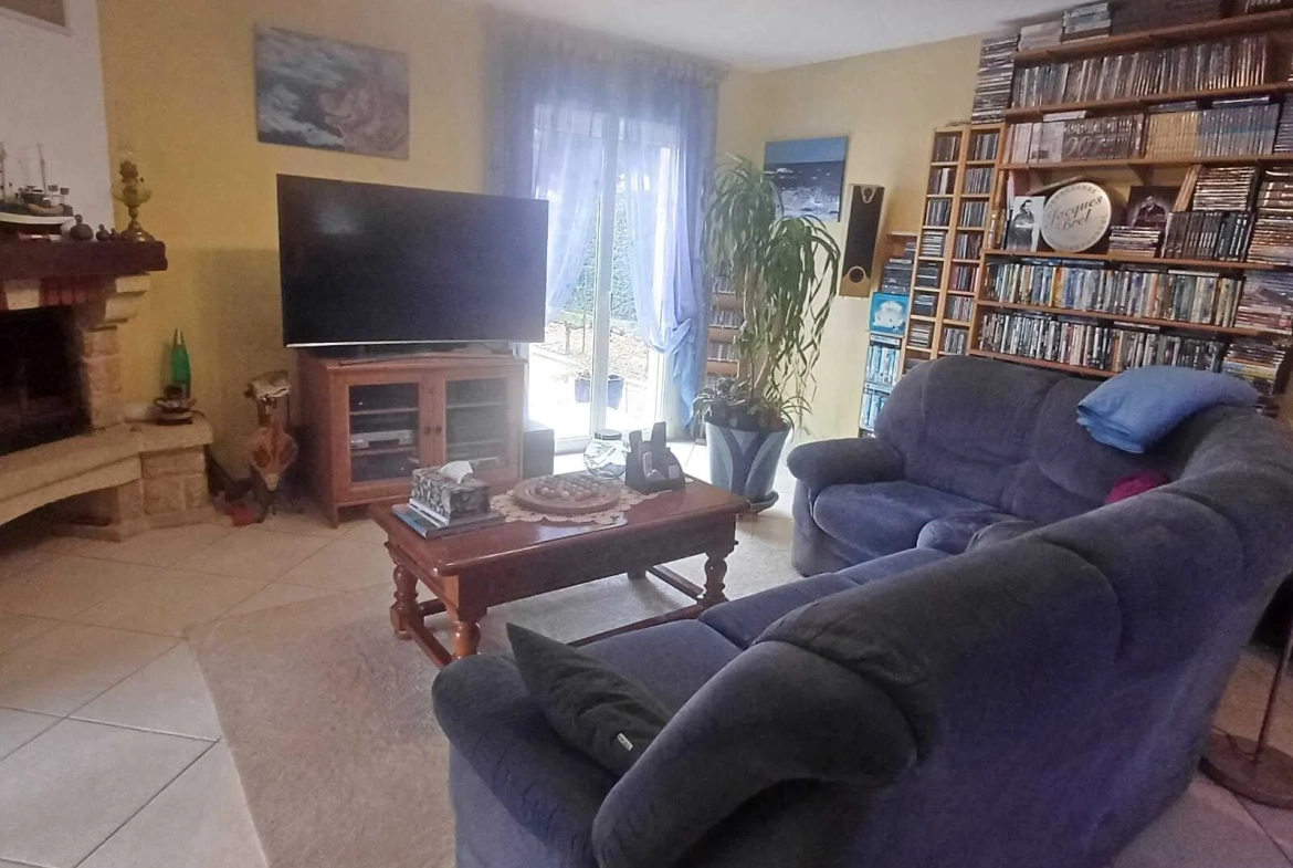 À vendre maison 4 faces en plain-pied à Tuchan avec piscine et terrasses 