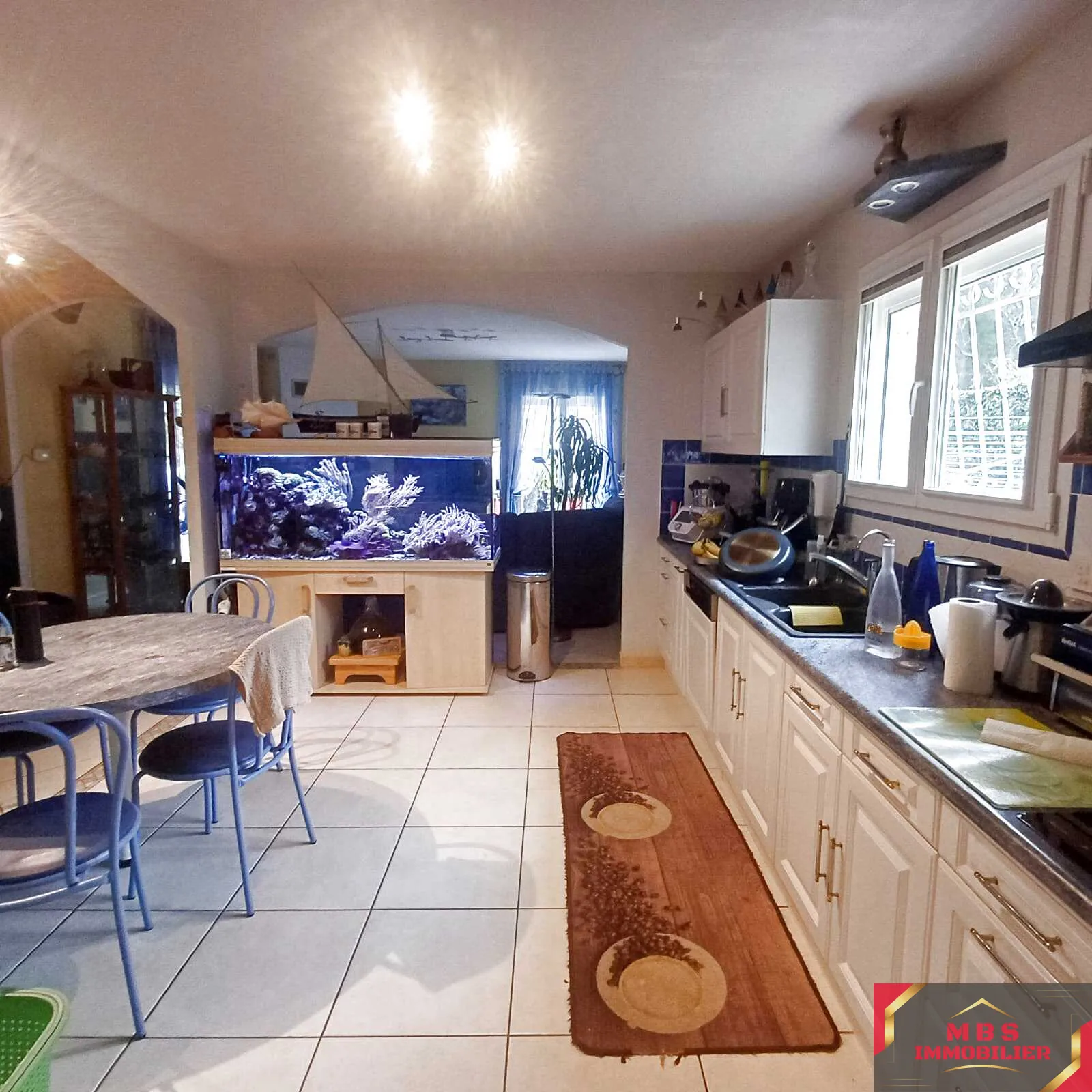 À vendre maison 4 faces en plain-pied à Tuchan avec piscine et terrasses 