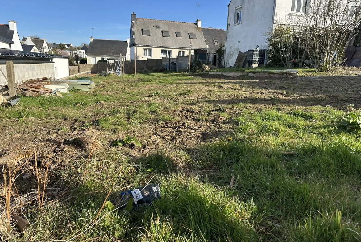 Terrain constructible de 566 m² à Baud, environnement calme et proche des écoles 