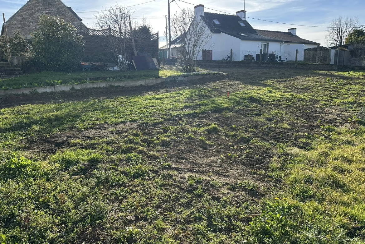 Terrain constructible de 566 m² à Baud, environnement calme et proche des écoles 