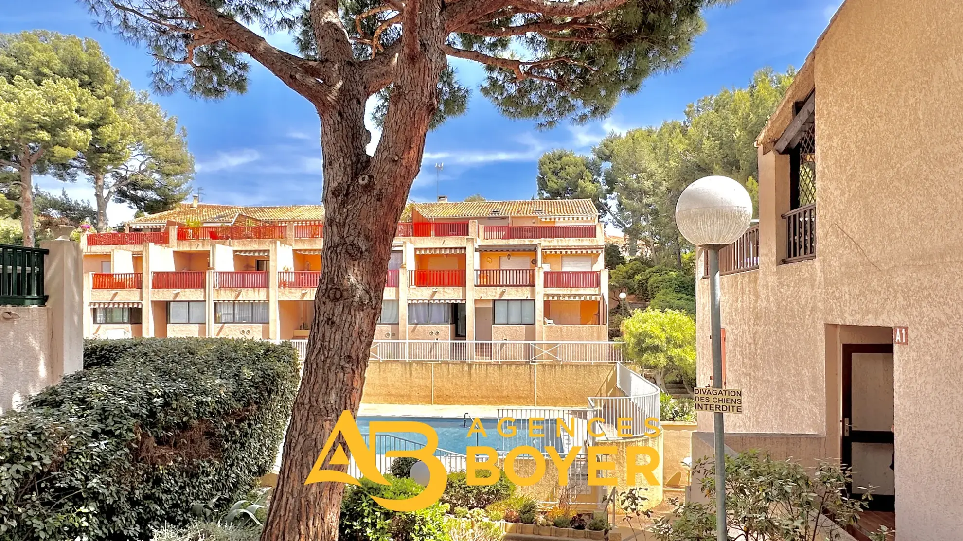 Appartement type studio avec coin cabine à Bandol secteur Pierreplane Sud 