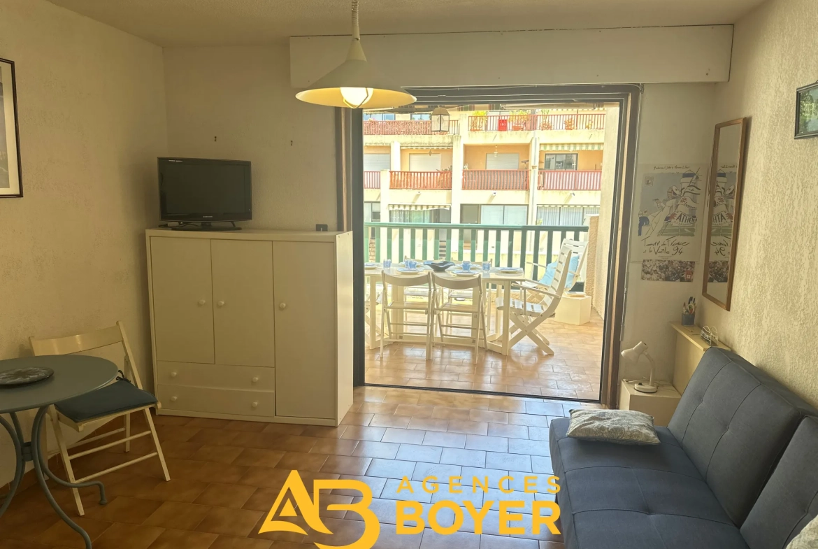 Appartement type studio avec coin cabine à Bandol secteur Pierreplane Sud 