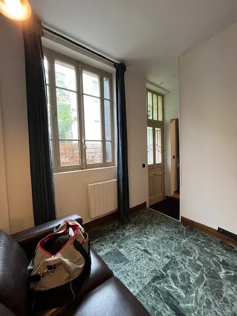 Appartement rénové de 31 m² à Lyon 7 proche Parc Sergent Blandan 