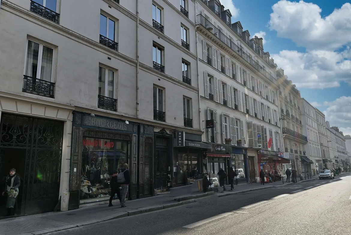 Studio lumineux rénové avec vue dégagée, ascenseur et emplacement privilégié à Paris 11e 