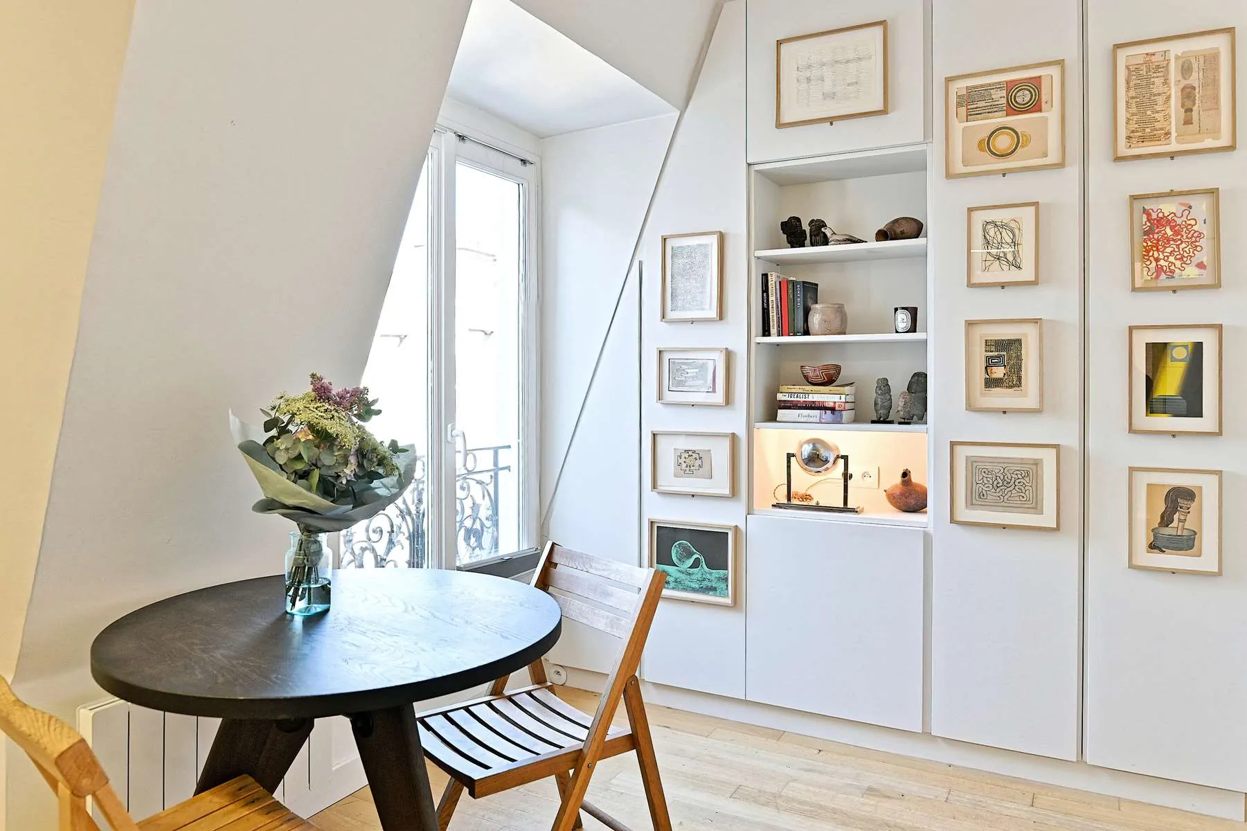 Studio lumineux rénové avec vue dégagée, ascenseur et emplacement privilégié à Paris 11e 