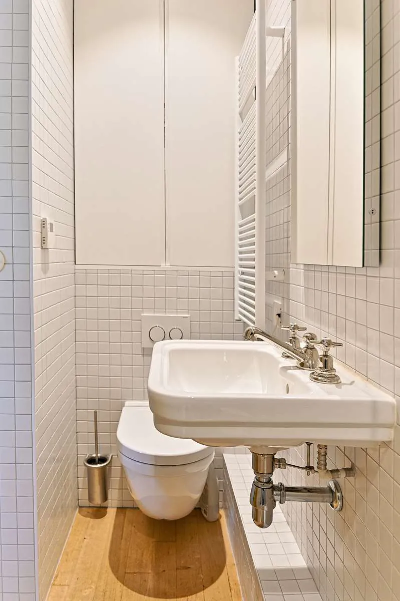 Studio lumineux rénové avec vue dégagée, ascenseur et emplacement privilégié à Paris 11e 