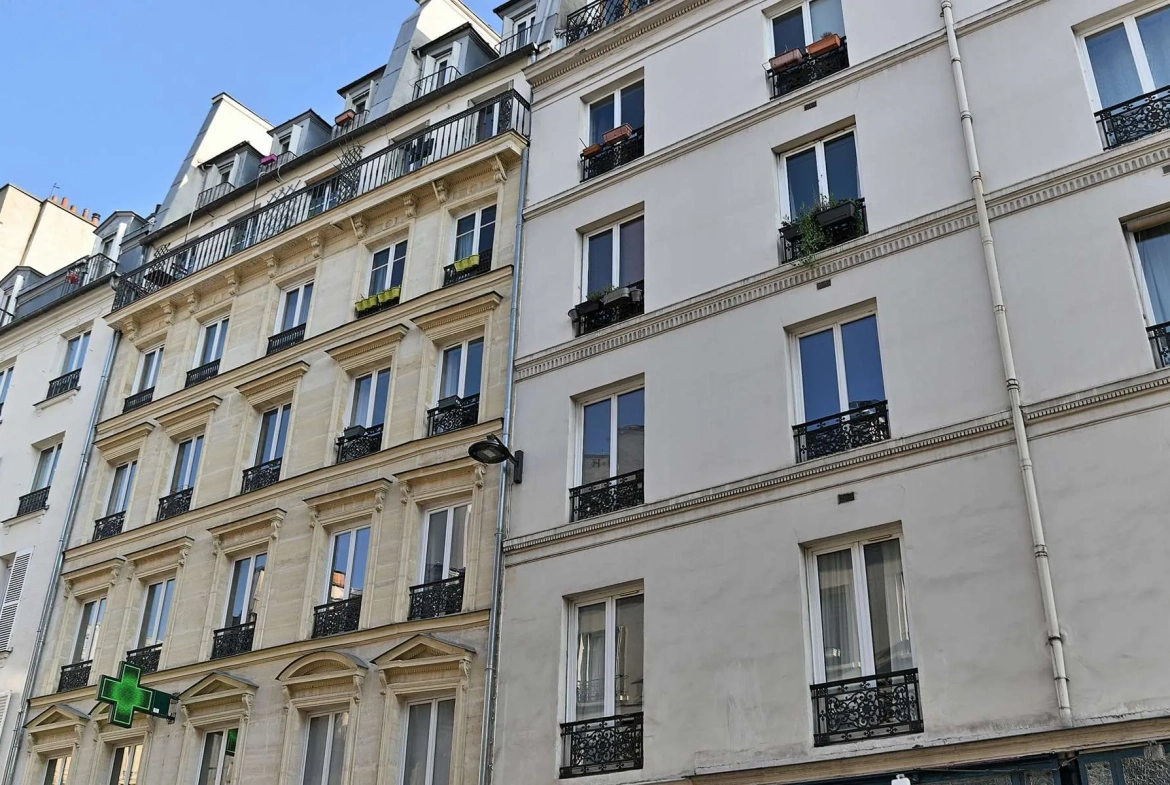 Studio lumineux rénové avec vue dégagée, ascenseur et emplacement privilégié à Paris 11e 