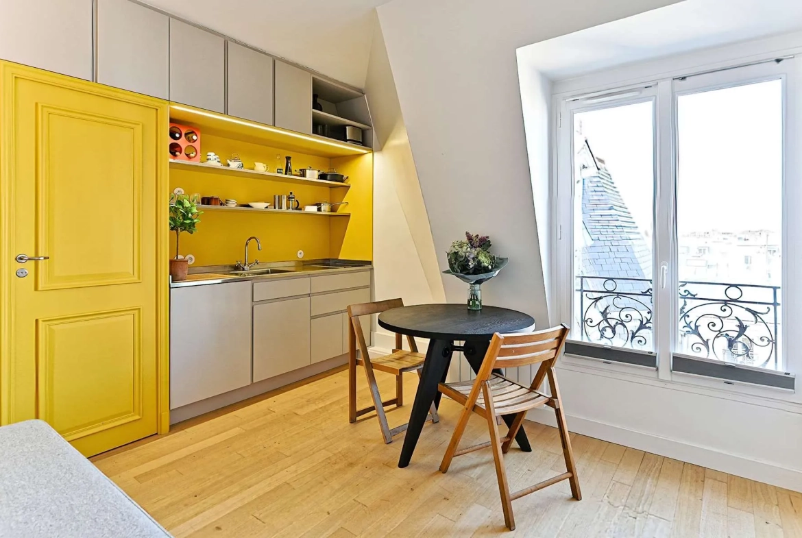 Studio lumineux rénové avec vue dégagée, ascenseur et emplacement privilégié à Paris 11e 