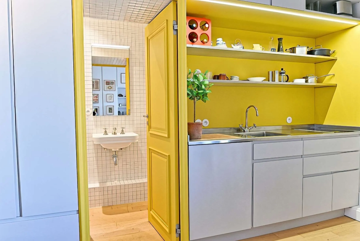 Studio lumineux rénové avec vue dégagée, ascenseur et emplacement privilégié à Paris 11e 