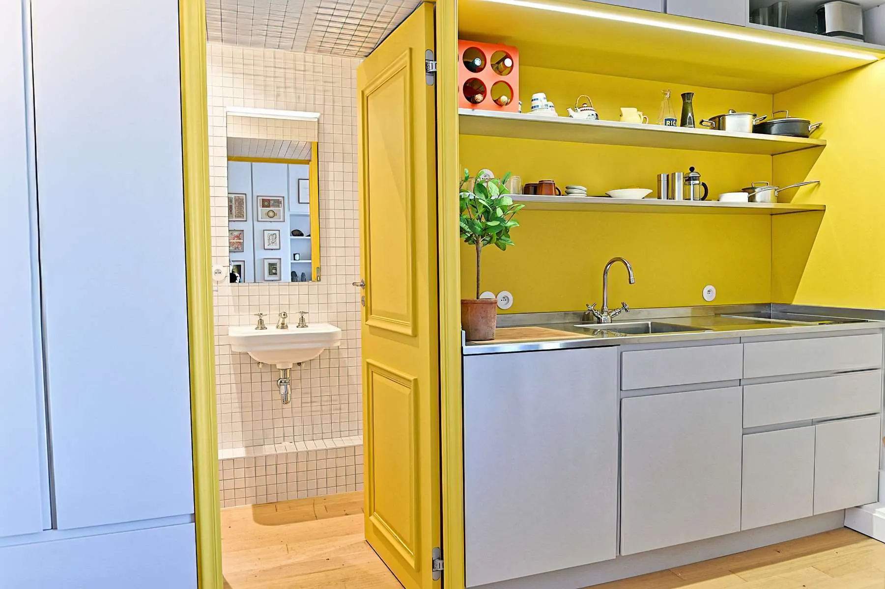 Studio lumineux rénové avec vue dégagée, ascenseur et emplacement privilégié à Paris 11e 