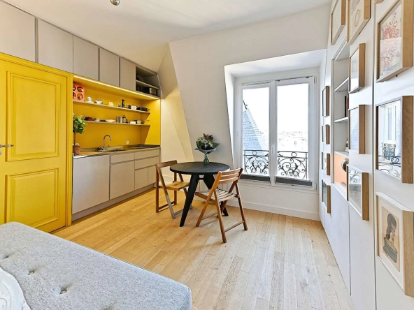 Studio lumineux rénové avec ascenseur et vue dégagée dans le 11e à Paris
