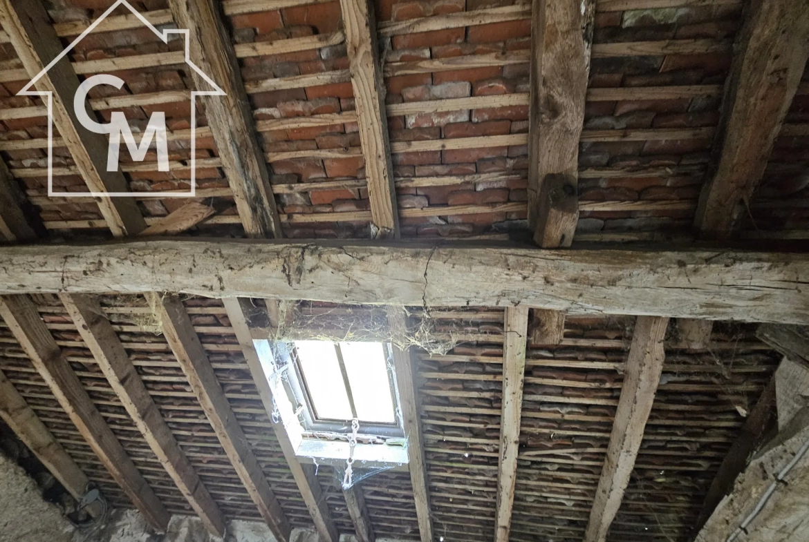 Maison à vendre en centre bourg de La Châtre avec garage et jardin, à proximité de l'Indre 