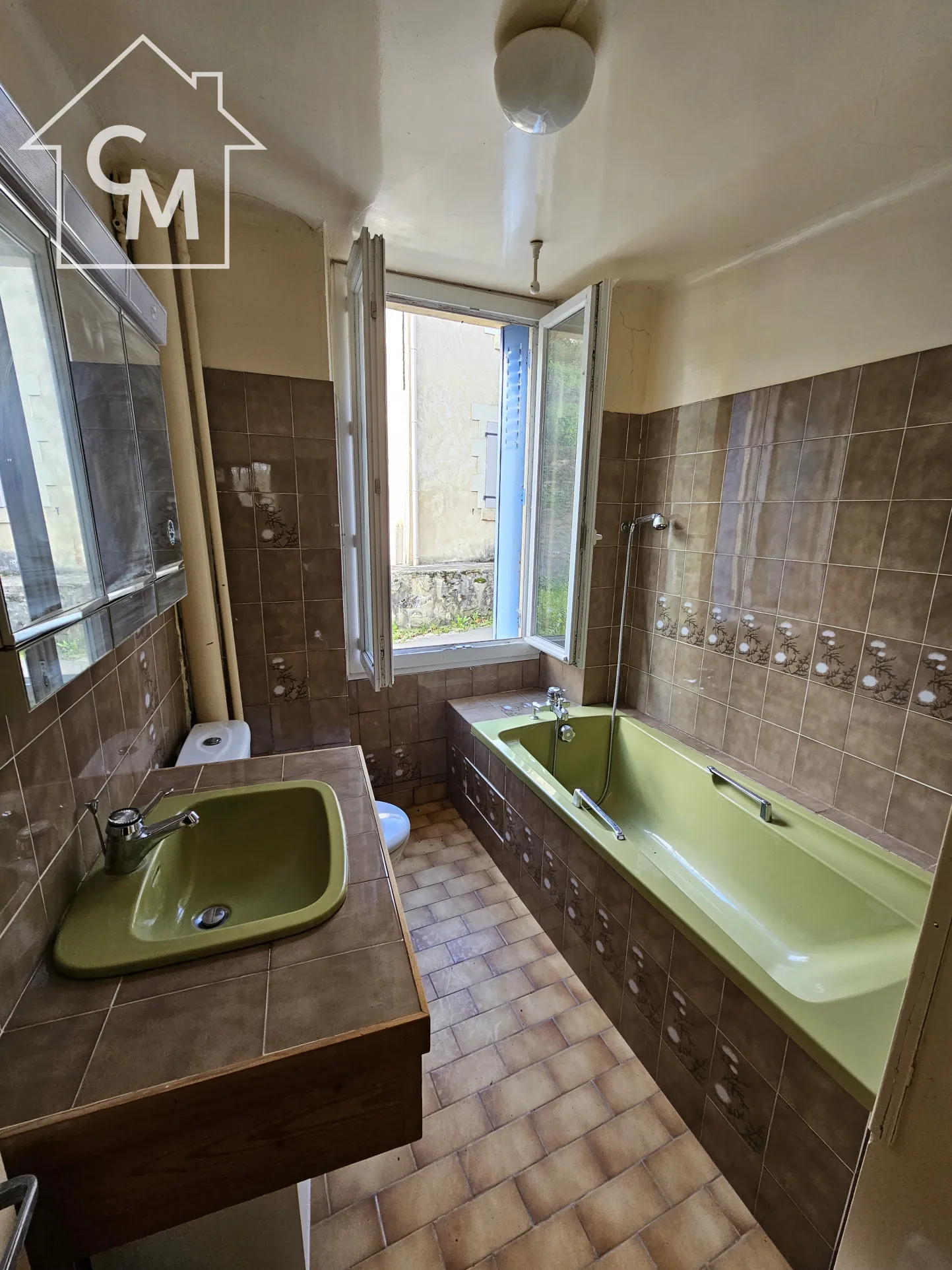 Maison à vendre en centre bourg de La Châtre avec garage et jardin, à proximité de l'Indre 