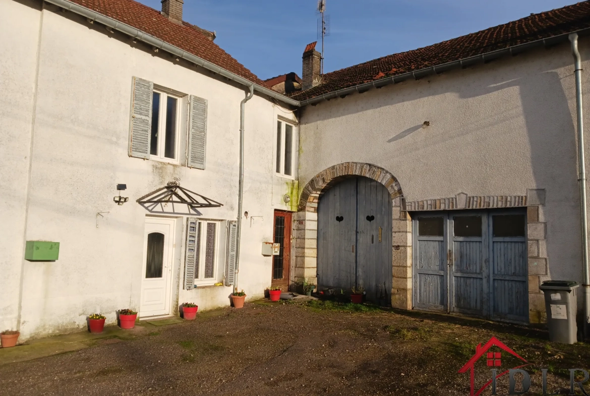 À vendre à Gevigney-et-Mercey : maison de 58m² avec dépendances et jardin, opportunité d'investissement 