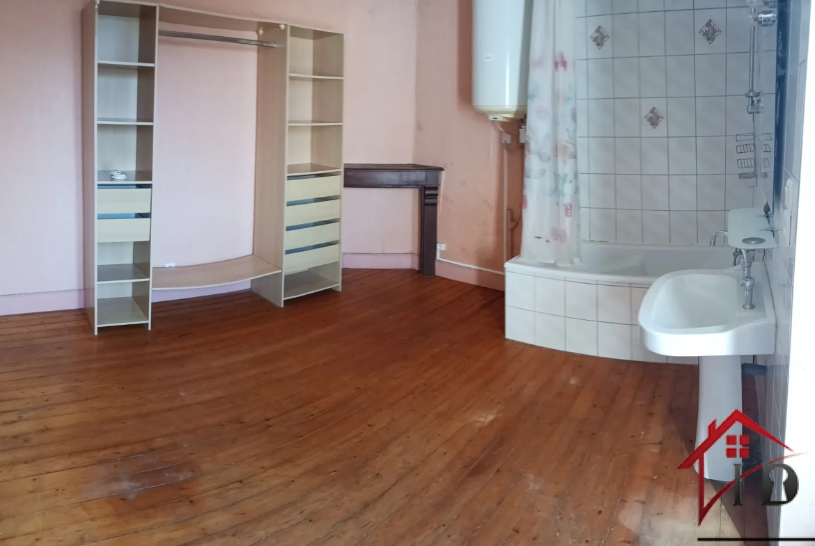 À vendre à Gevigney-et-Mercey : maison de 58m² avec dépendances et jardin, opportunité d'investissement 