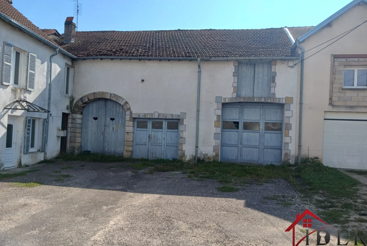 À vendre à Gevigney-et-Mercey : maison de 58m² avec dépendances et jardin, opportunité d'investissement 
